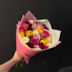 Миксовый букет из 27 кенийских роз