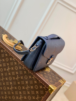 Louis Vuitton Pochette Metis