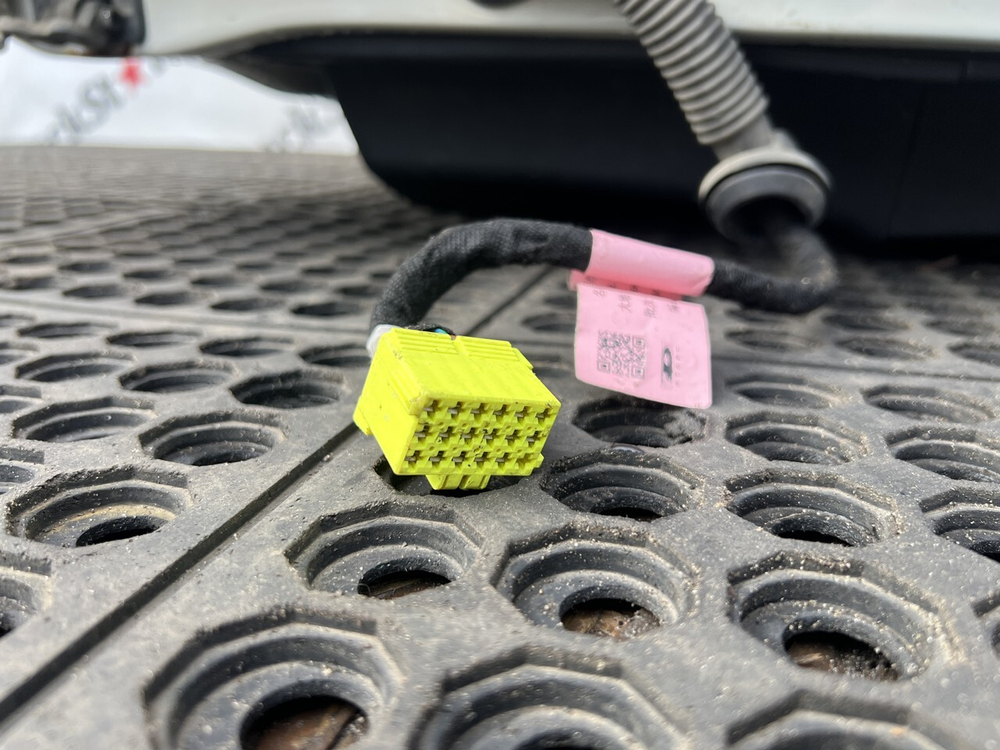 Дверь правая в сборе 2023г