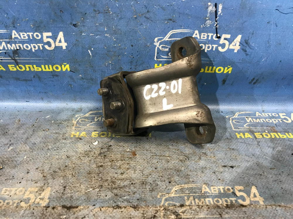 Петля багажника NISSAN LARGO 1992