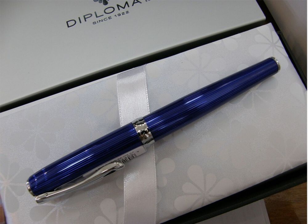 Перьевая ручка Diplomat Excellence A2 Skyline blue F 14 ct (D40215013) 4