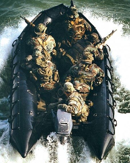 Надувная лодка ZODIAC Futura commando 470