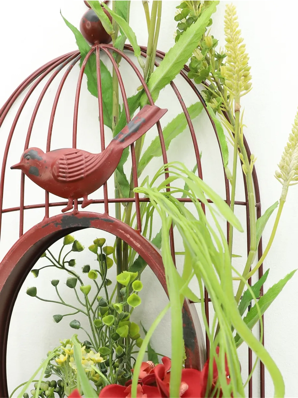 Композиция настенная с цветами в металлической клетке