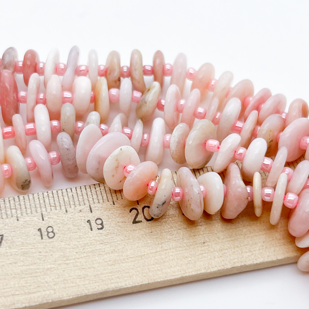Опал розовый бусины, галтовка, размер около 8,5-12*2-4 мм, цена за отрезок 19 см (1/2 нити)