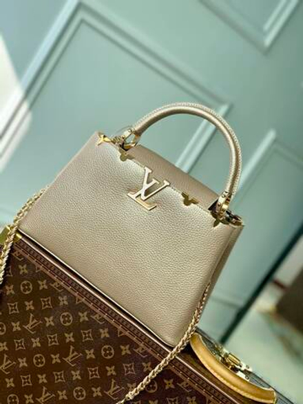 Louis Vuitton Capucines MM