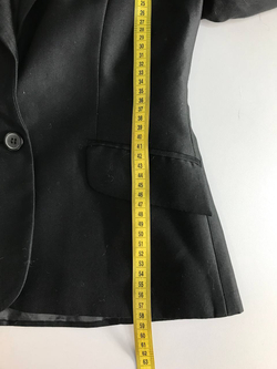 Жакет сдержанный, визуально на 44 размер