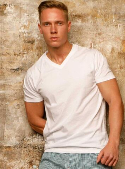 Мужская однотонная футболка с воротом-мысиком (Размер: XL) (Цвет: белый)