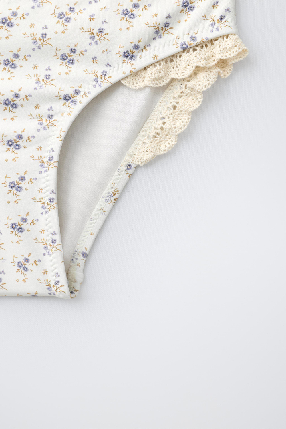 ZARA КУПАЛЬНИК С ЦВЕТАМИ И КРУЖЕВОМ, БЕЖЕВЫЙ