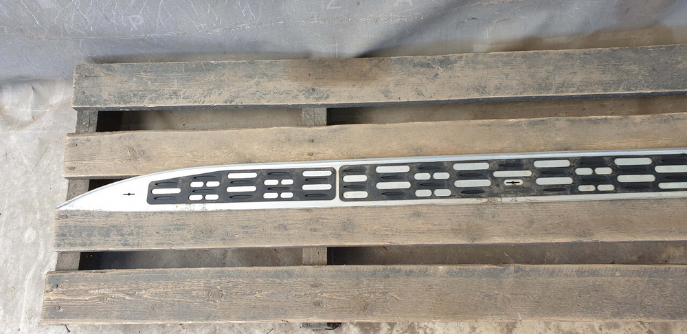 Накладка подножки левой Mercedes GLE (W166) 11-18 Б/У Оригинал A1666980348