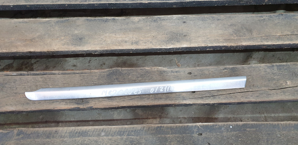 Накладка стекла заднего правого Mercedes GLC (X253) 15-нв Б/У Оригинал A2536700222