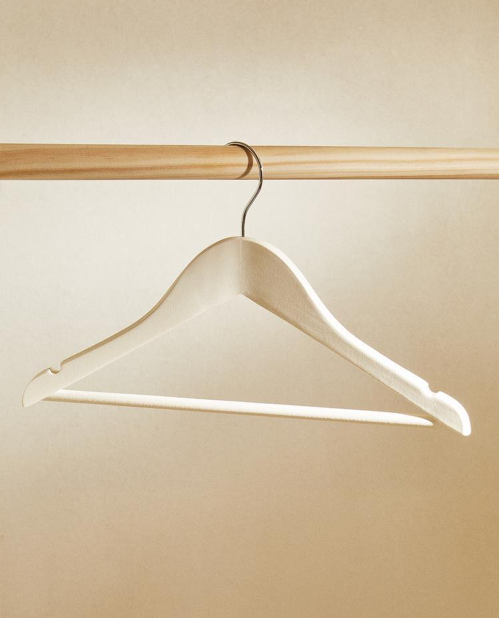 ZARA HOME ДЕТСКИЕ ВЕШАЛКИ ИЗ ДЕРЕВА (НАБОР ИЗ 4 ШТ.), ЖЕЛТОВАТО-БЕЛЫЙ