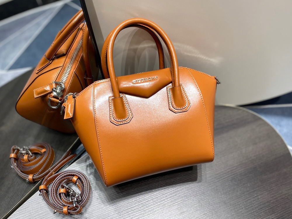 Givenchy Antigona Mini 22 cm