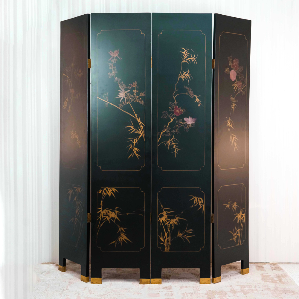 Ширма с резными композициями