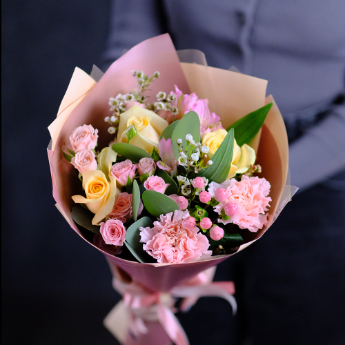 Купить Букет-комплимент #313 с персиковыми розами