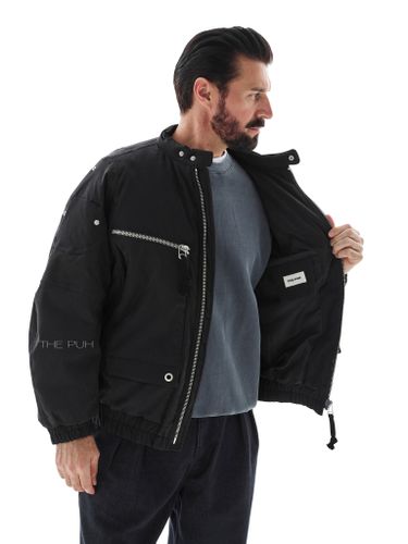 Черный утепленный бомбер с нагрудными карманами