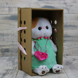 Кошечка Ли-Ли в мятном платье