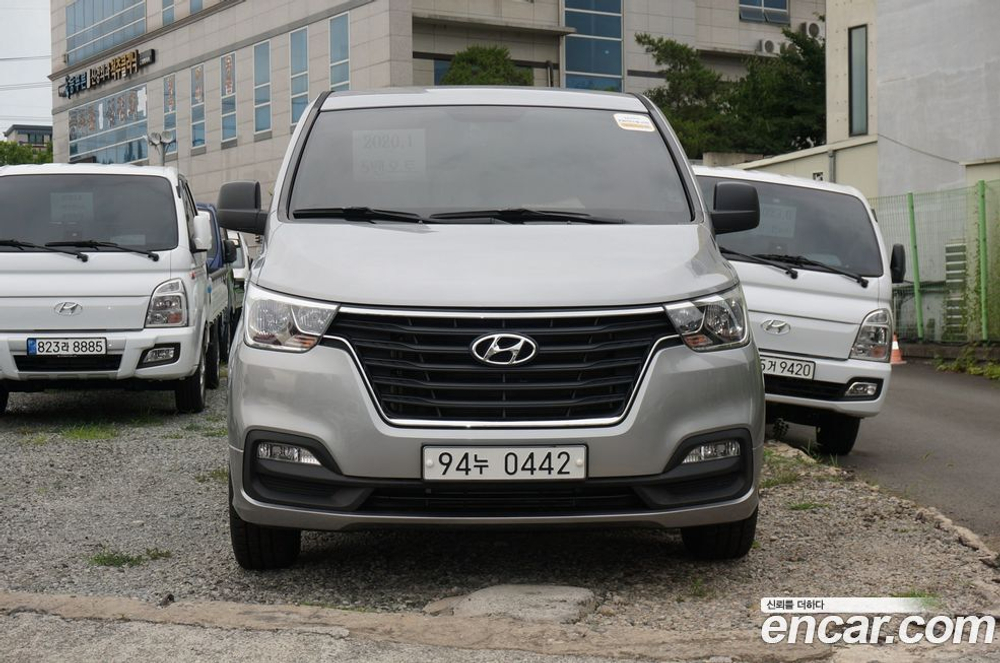 Hyundai The New Grand Starex Van 5-и местный (01.2020)
