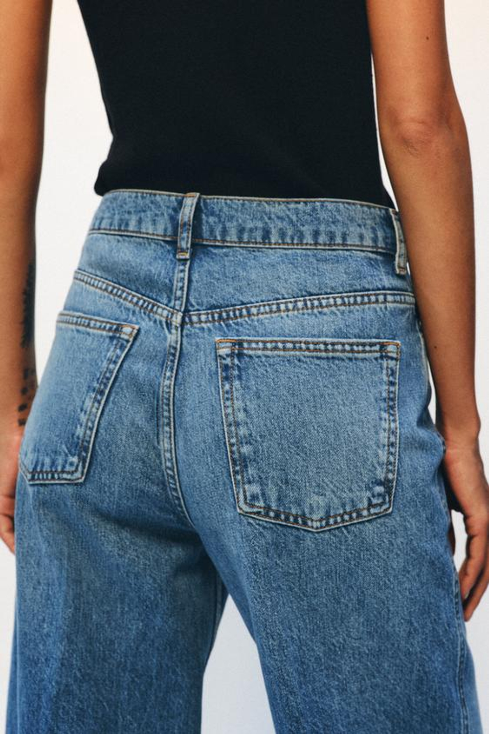 ZARA ДЖИНСЫ ZW COLLECTION FLARE С ВЫСОКОЙ ПОСАДКОЙ, ВЫЦВЕТШИЙ СИНИЙ