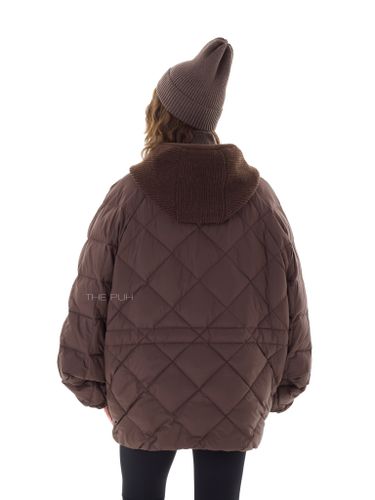 Шоколадный пуховик-летучая мышь с вязаным капюшоном
