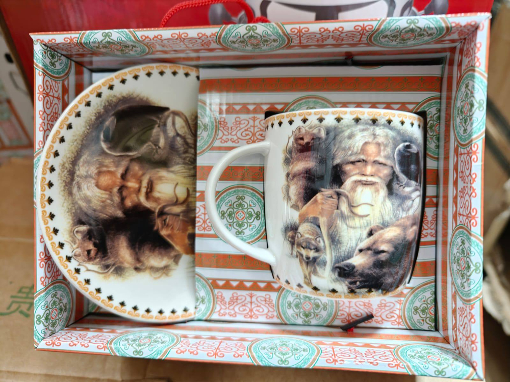 Набор из кружки и блюдца