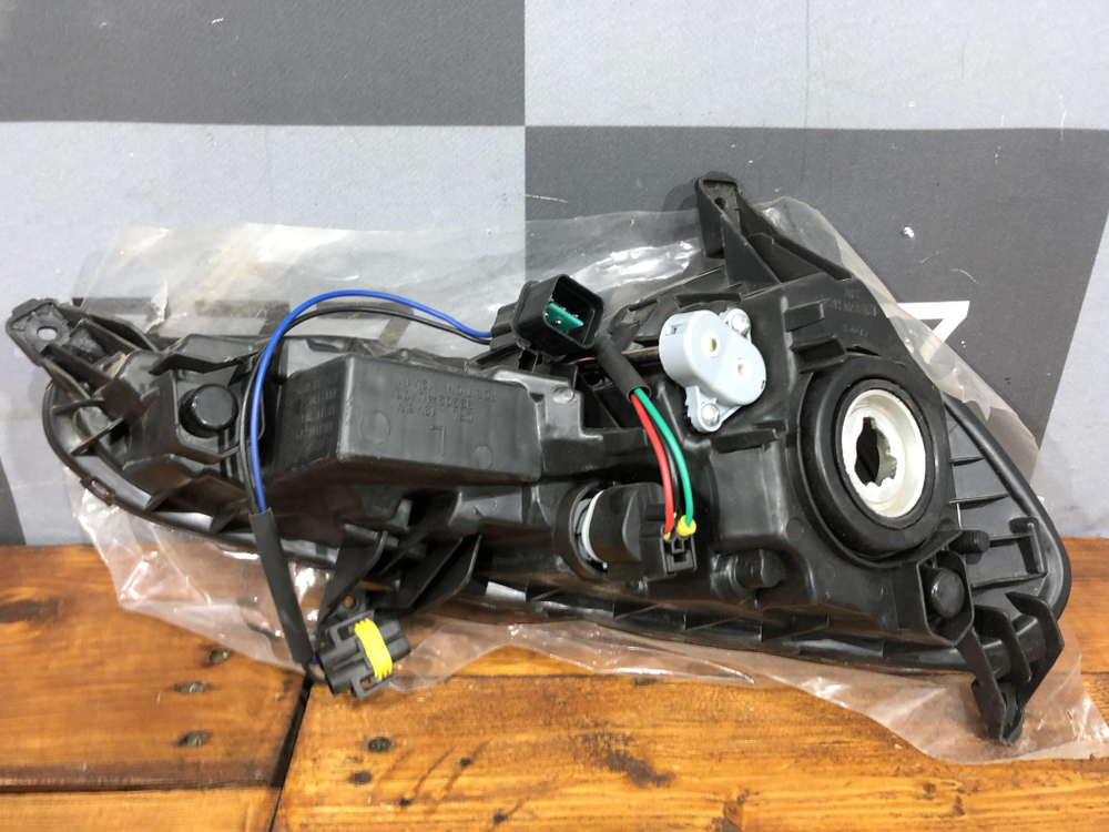 ПТФ передняя правая  Hyundai Solaris 1 14-17 Новая 922024L700