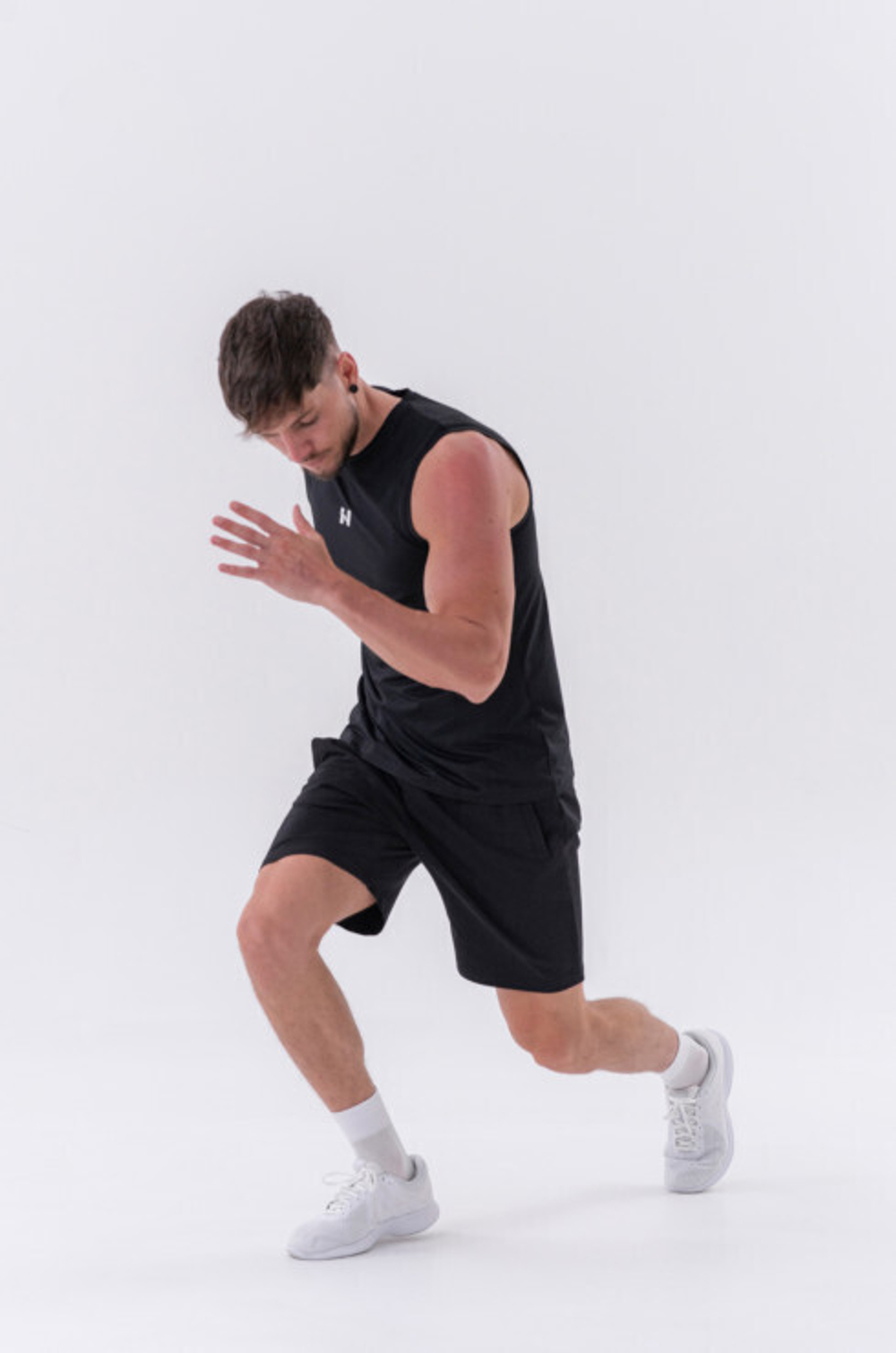 Шорты 	Relaxed-fit Shorts with Side Pockets 319 Черные