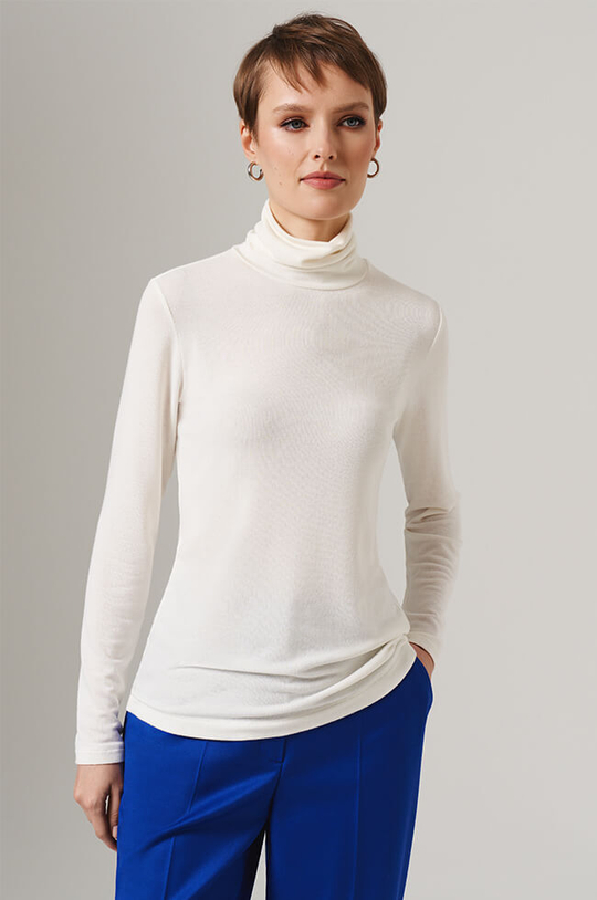 23110 Водолазка женская (молочный)