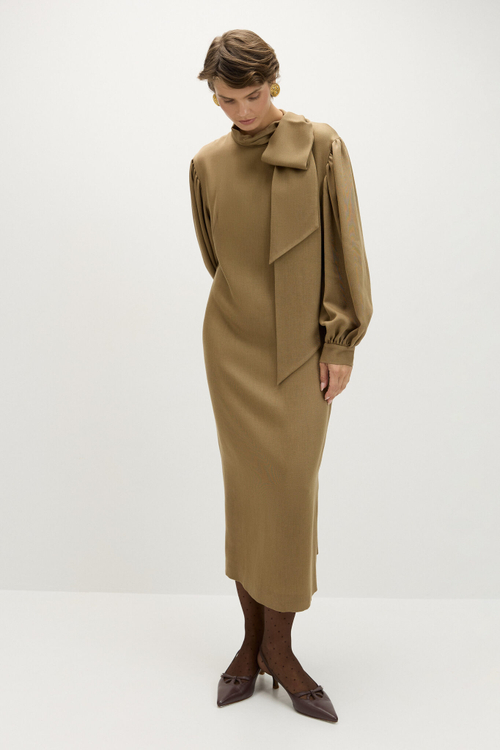 Платье с бантом