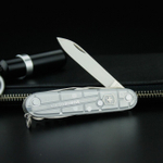 Нож Victorinox Huntsman, 91 мм, 15 функций, полупрозрачный серебристый