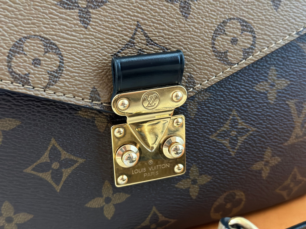Сумка Louis Vuitton POCHETTE METIS