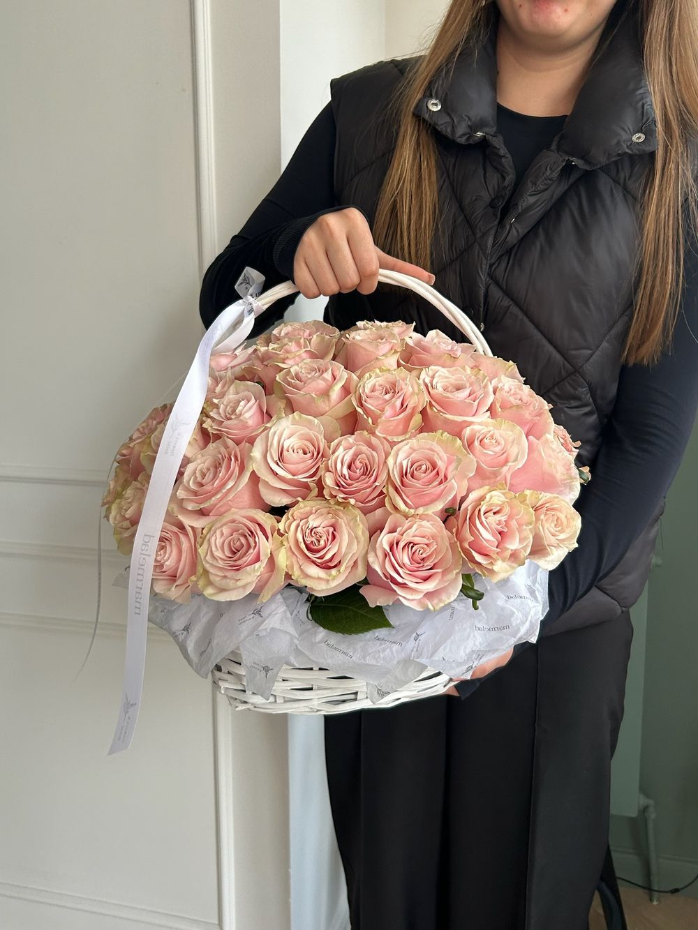 Моно корзина из одноголовых роз