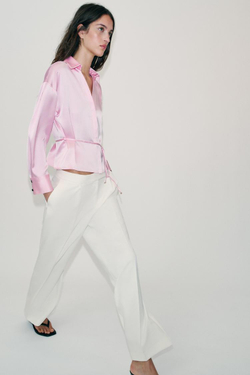 ZARA АТЛАСНАЯ БЛУЗКА С ТОНКИМ ПОЯСОМ, РОЗОВЫЙ