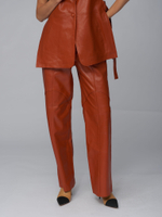 Женские кожаные брюки рыжие прямого кроя
