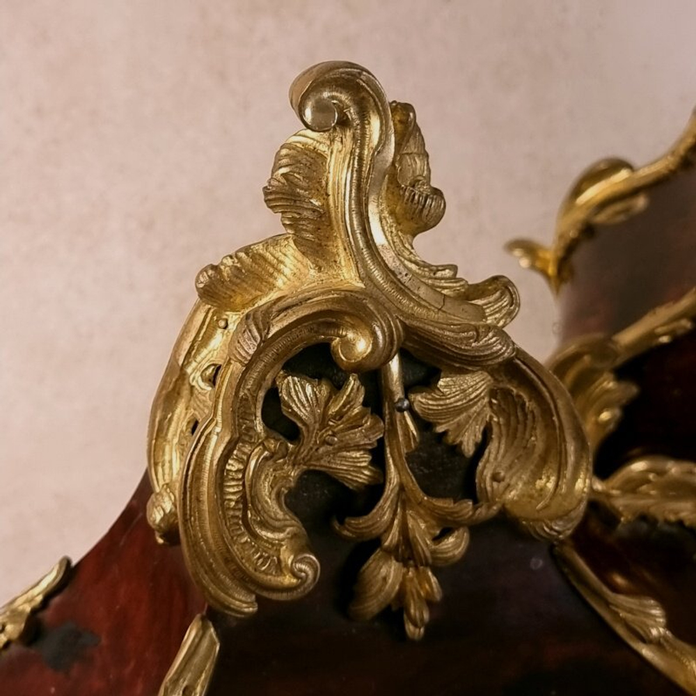 Часы в технике Boulle