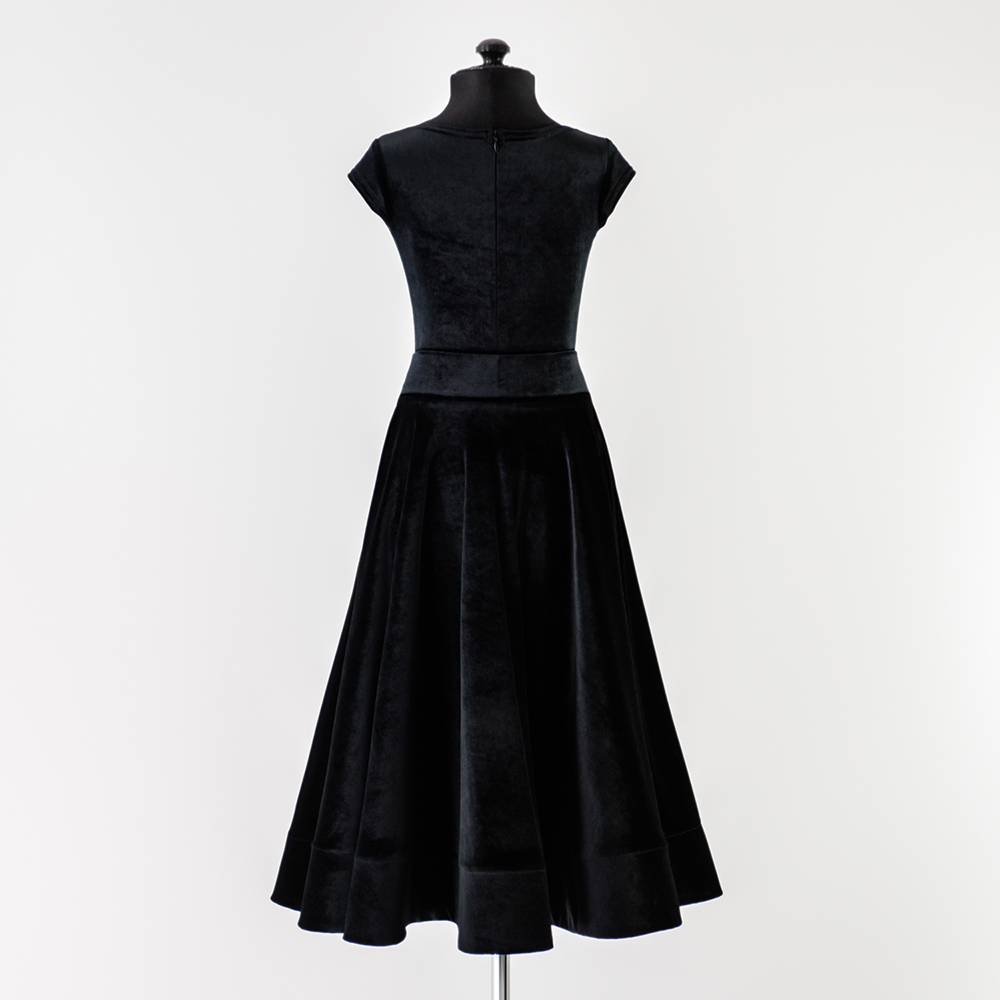 черное бархатное платье для танцев