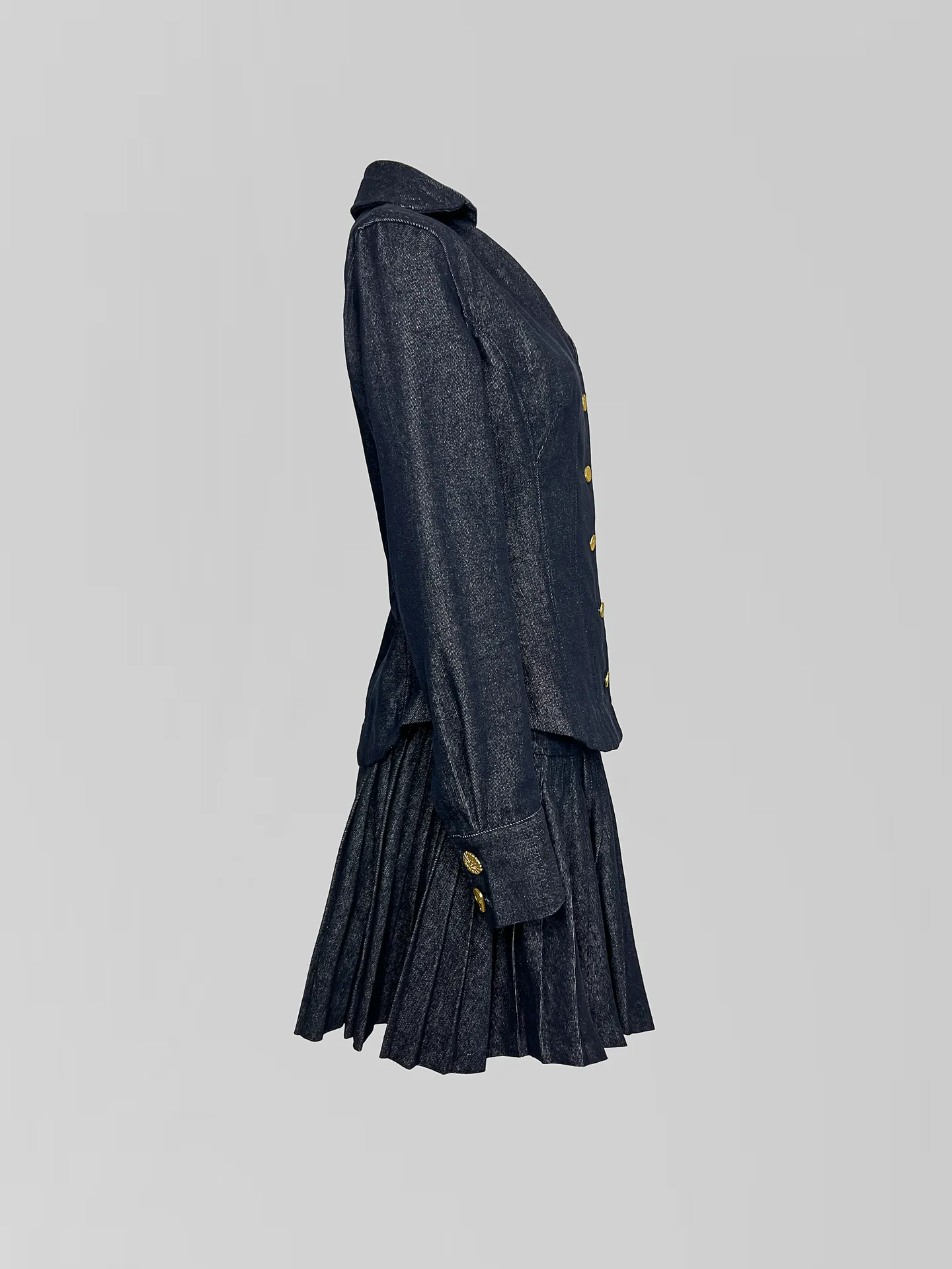 Костюм 5340 из приталенной рубашки и плиссированной юбки