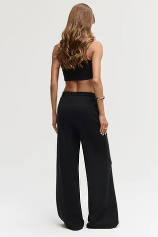 Брюки клеш со стрелкой черного цвета