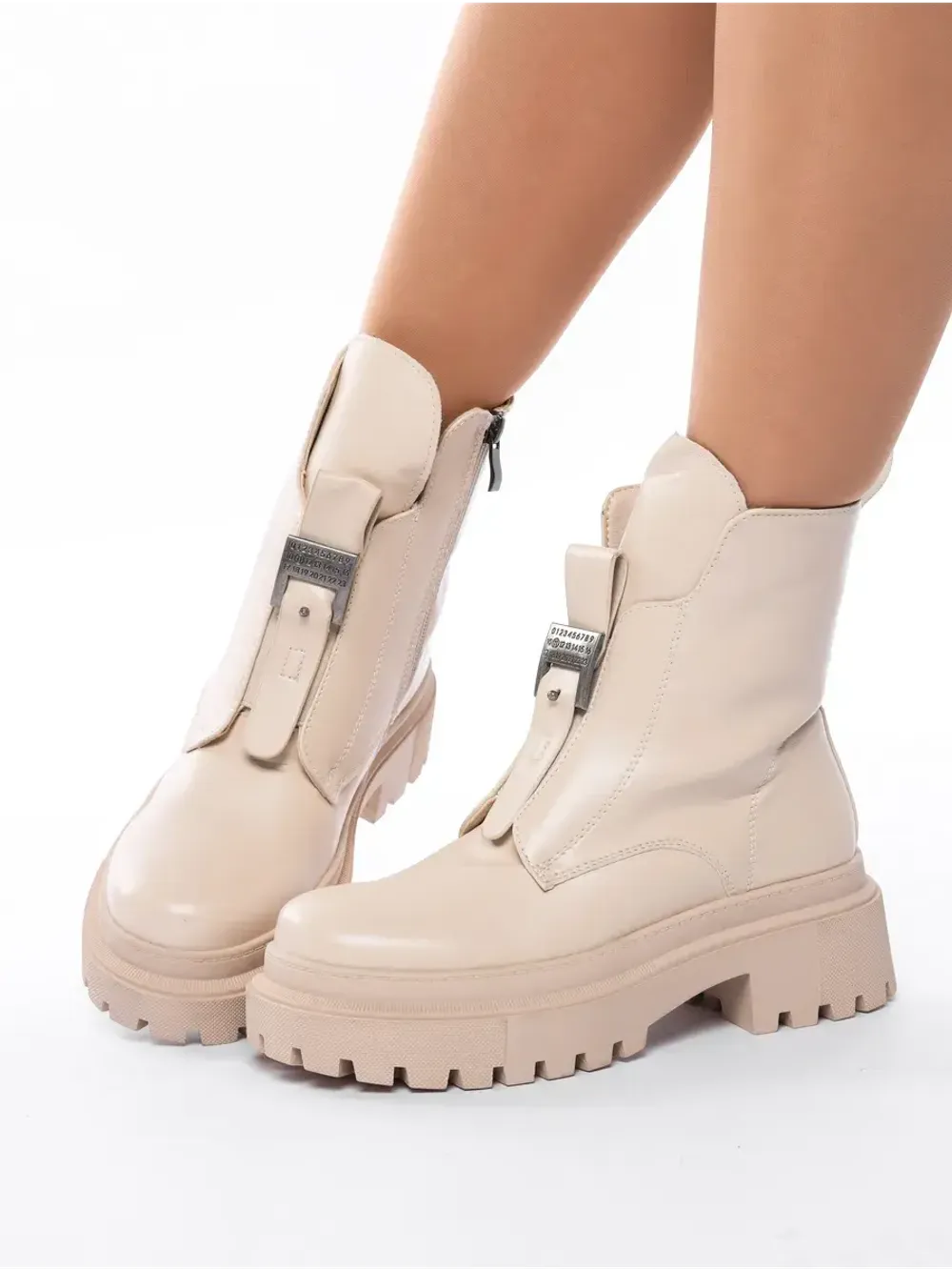 Зимние ботинки на высокой платформе