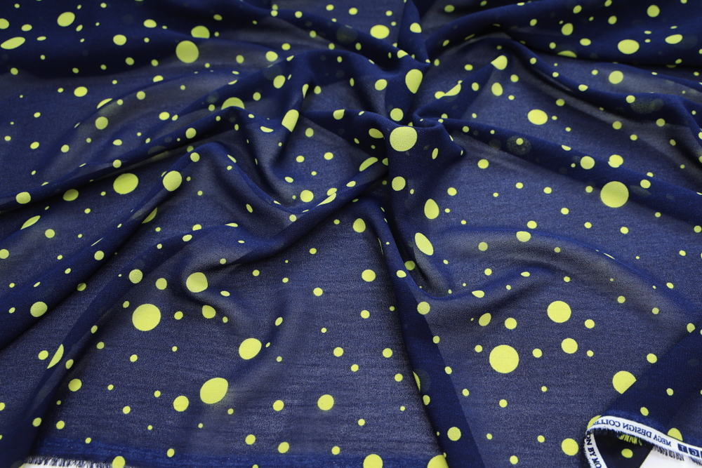 Креп-жоржет темно-синий в лимонный горох