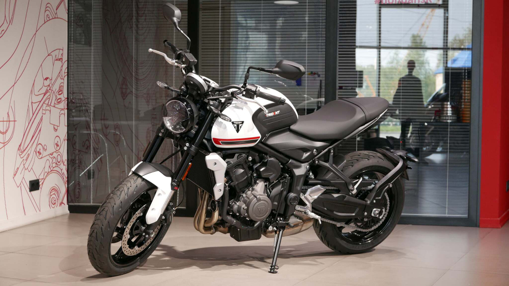 Triumph Trident 660 белый