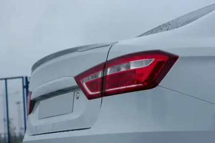 Лип спойлер багажника Lada Vesta