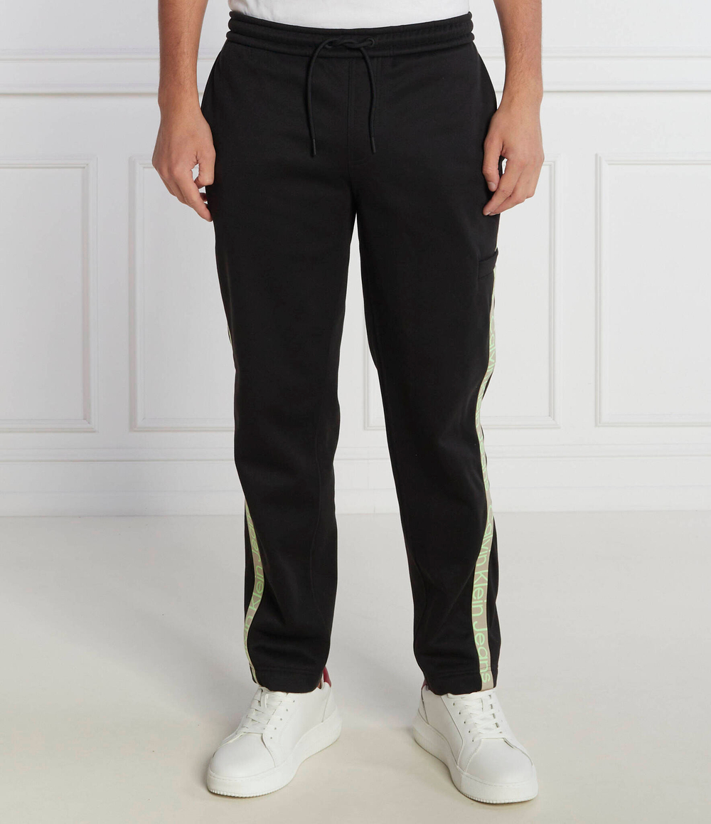 Спортивные штаны CUT OFF LOGO TAPE CALVIN KLEIN JEANS - черный(J30J324376)