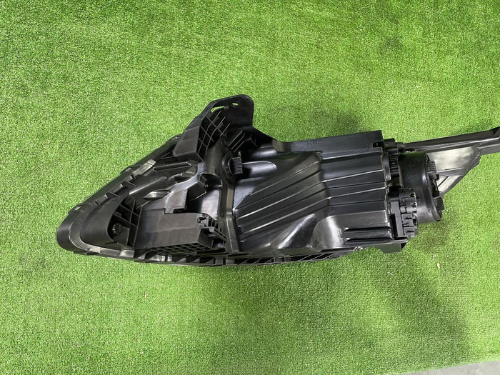 Фара правая Kia Rio 3 QB (2015-2017) галоген