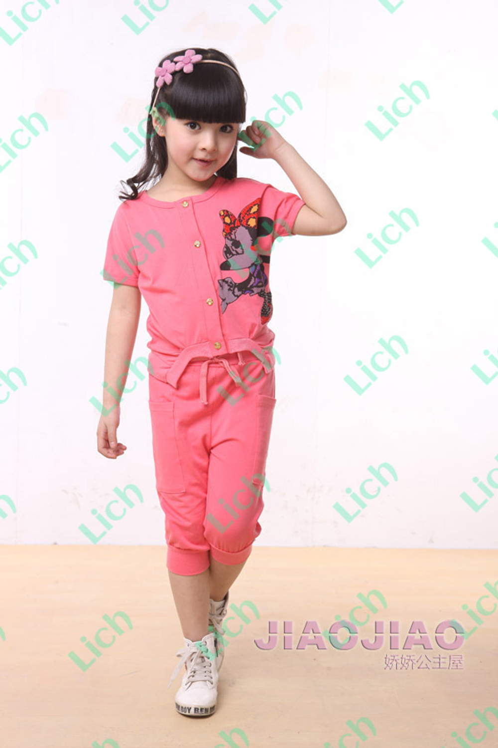 Костюм детский из футболки с принтом Минни Маус и бридж