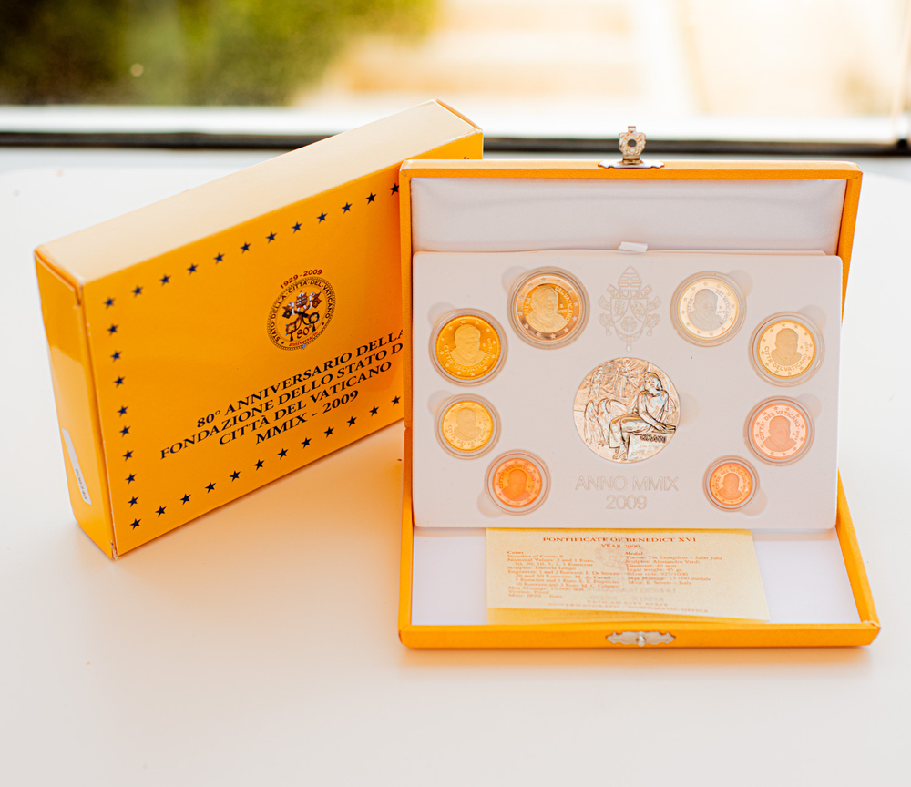 Vatican City 2009 Proof Coin Set – Benedict XVI with Silver Medal