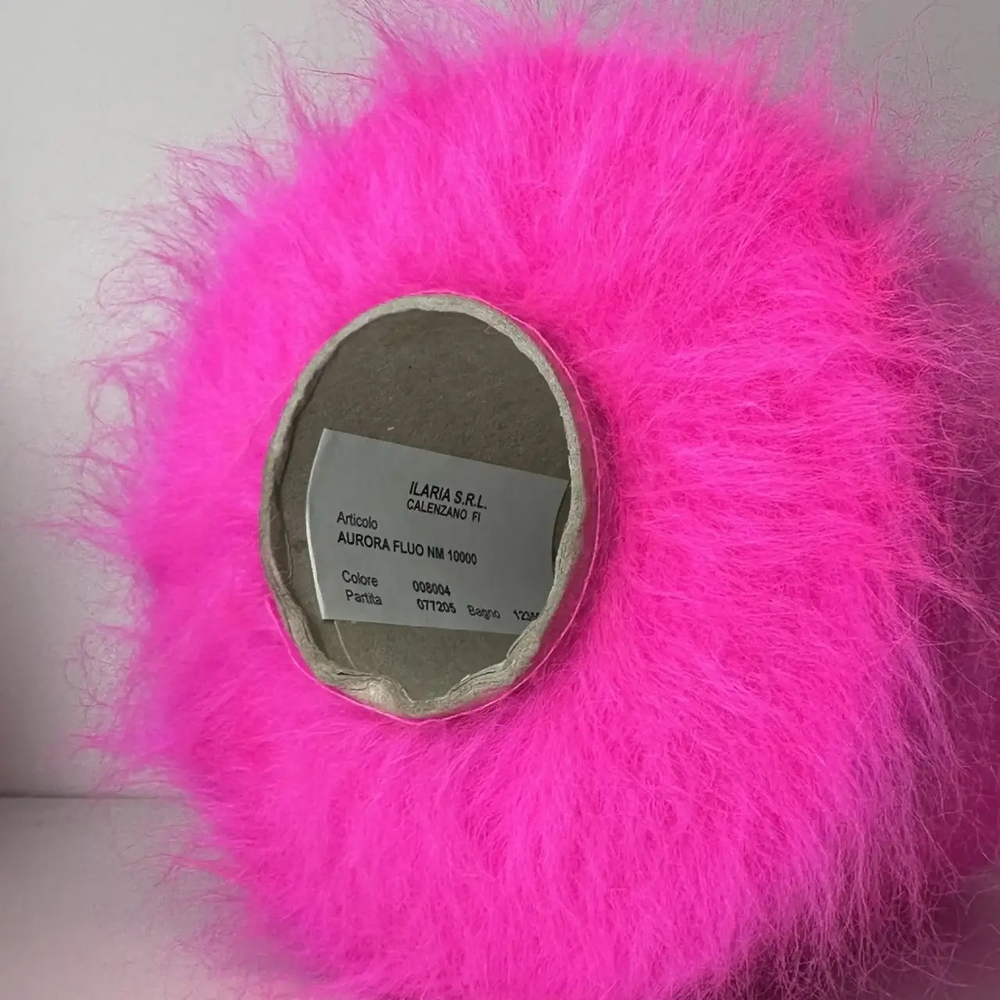 AURORA - Ilaria Calenzano; 67% кидмохер, 28% нейлон, 5% меринос; 1000м/100гр; col. 008004, цвет: фуксия неон; S715
