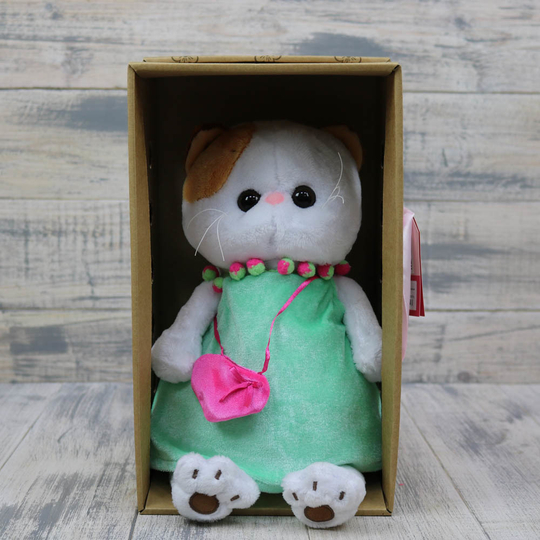 Кошечка Ли-Ли в мятном платье