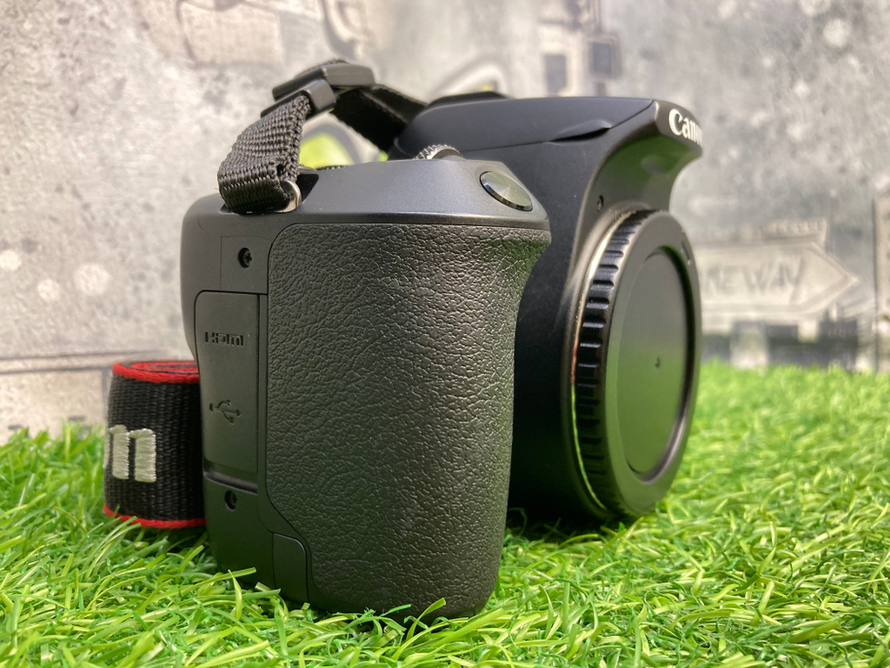 Canon EOS 250D (13.000 кадров) Покупка/Продажа