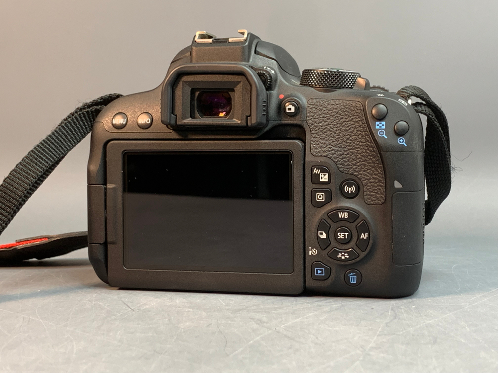 Canon 800D Kit 18-55mm IS STM 3.100 кадров