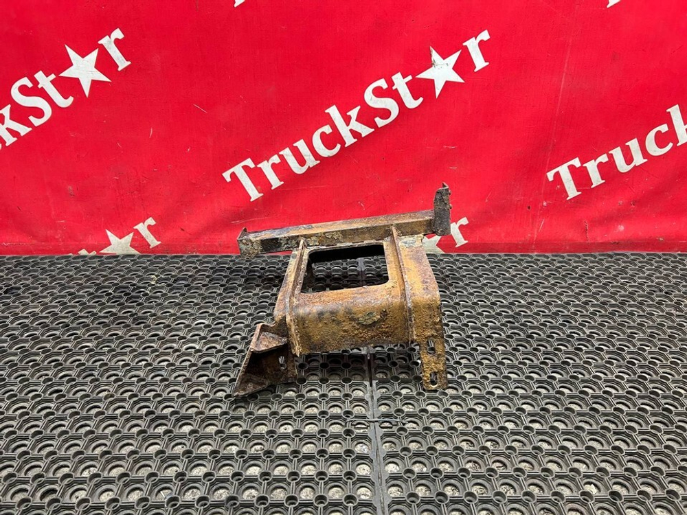 Кронштейн корпуса подножек правый